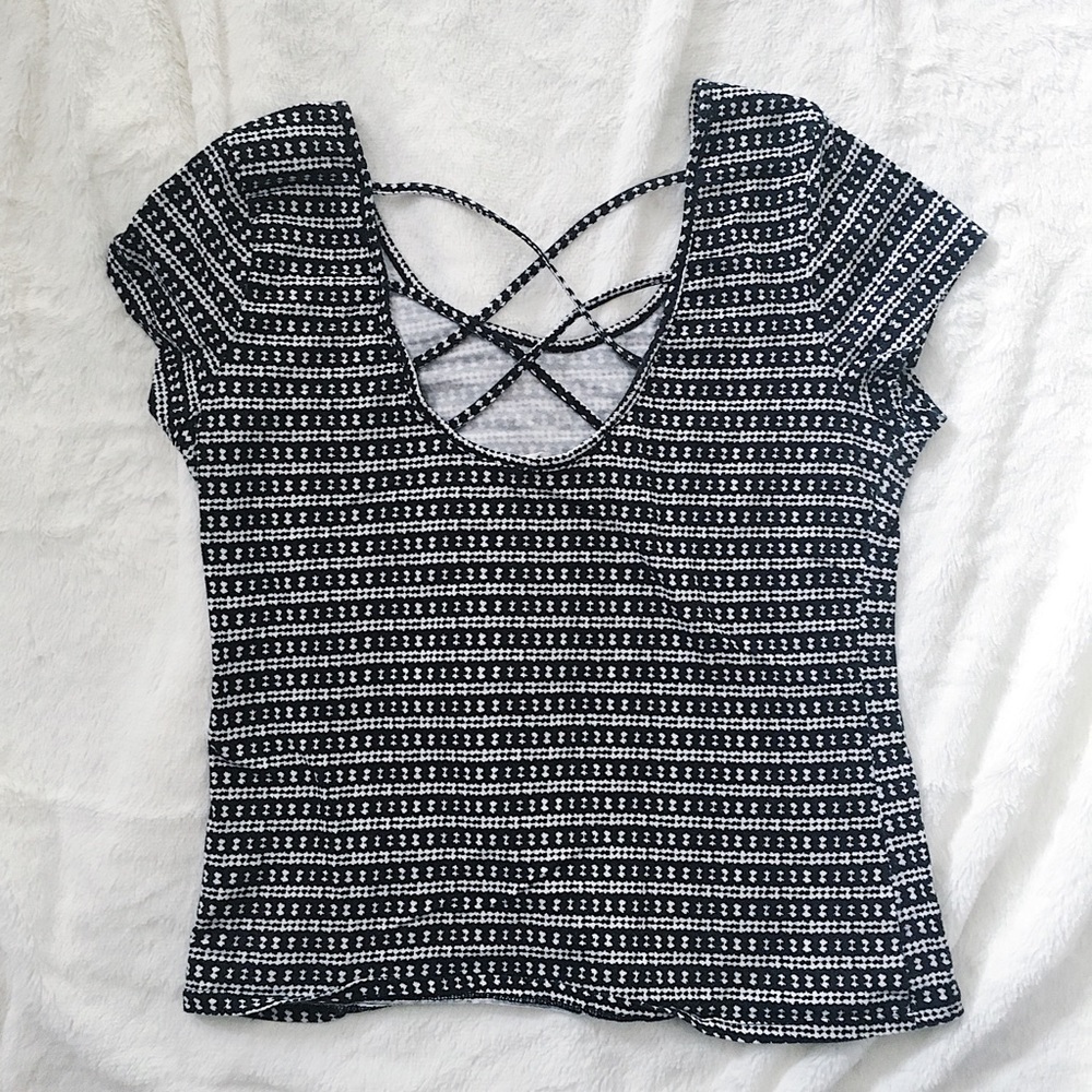 Back crossover tee - Picture 2 of 2